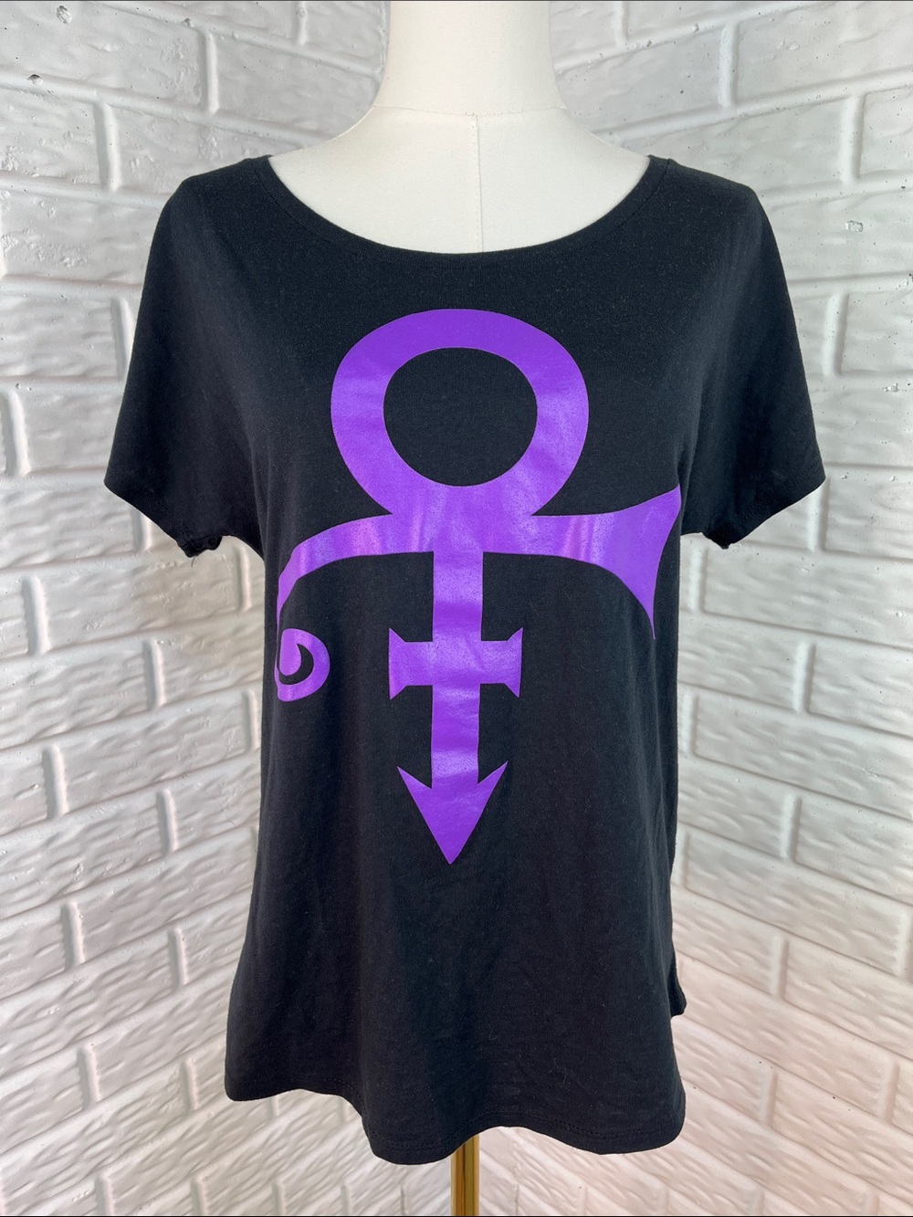 THE PRINCE COLLECTION THE LOVE SYMBOL   GRAPHIC T SHIRT BLACK AND PURPLE SZ SM